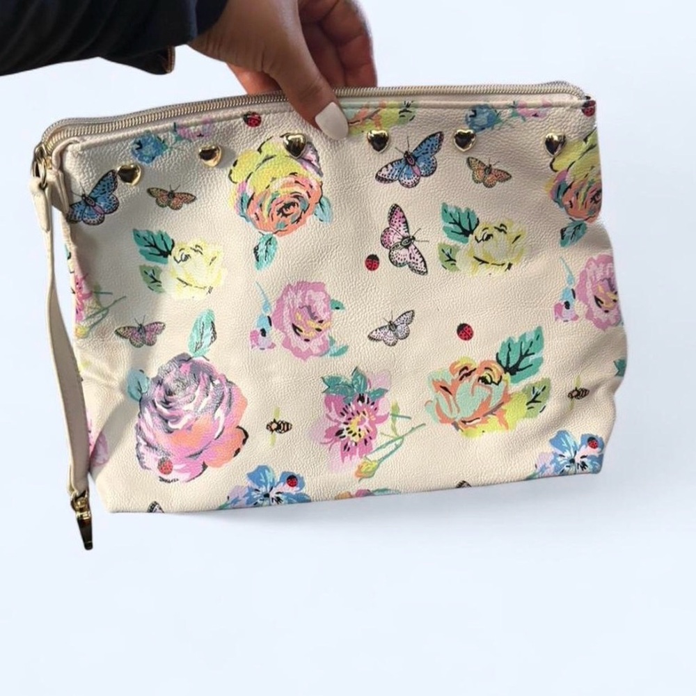 BETSEY JOHNSON CLUTCH